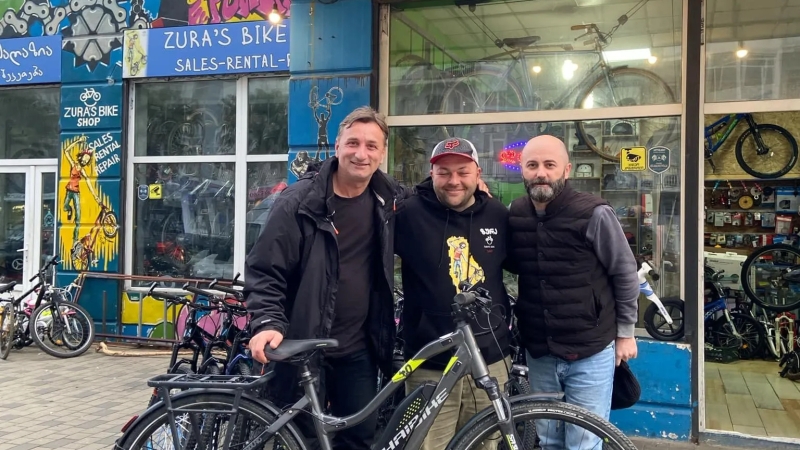 ლადო აფხაზავას ველოსიპედი აჩუქეს