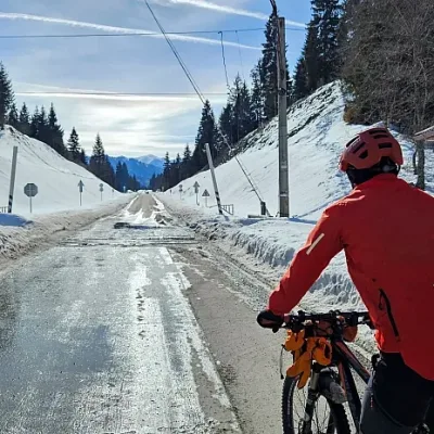 ზამთრის ველო აღჭურვილობა: რა უნდა ჩაიცვა ცივ ამინდში?