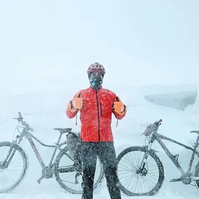 ზამთრის ველო აღჭურვილობა: რა უნდა ჩაიცვა ცივ ამინდში?