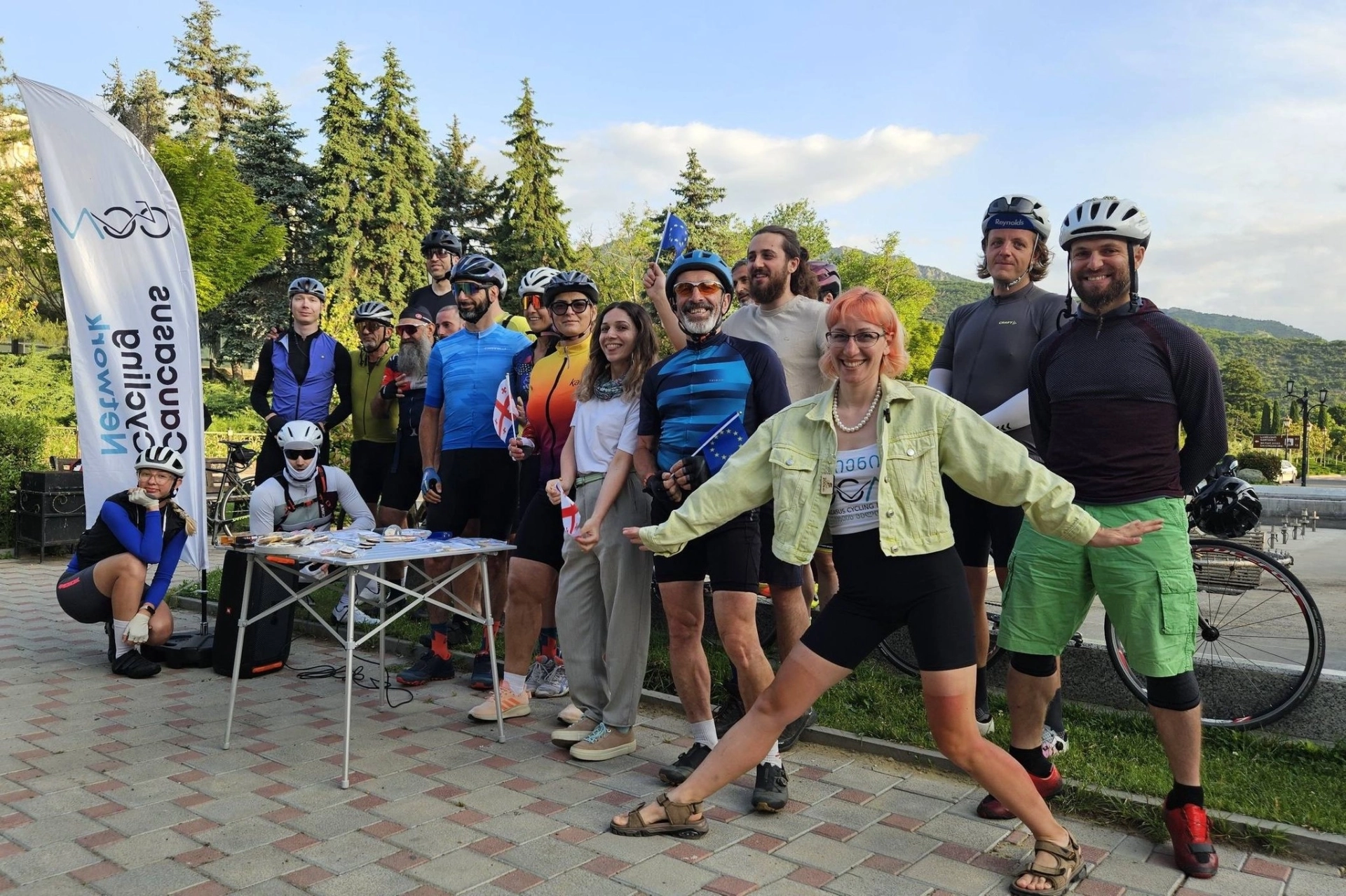 ველო მსვლელობა + 600 კმს ამბების გაზიარება